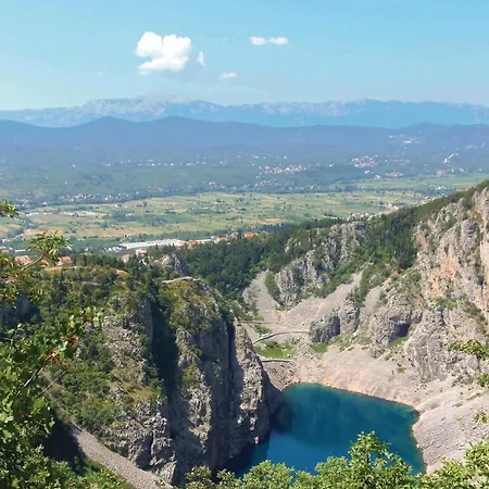 公寓 Two-bedroom In Zagvozd