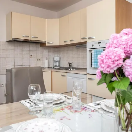 Two-bedroom In 公寓 *